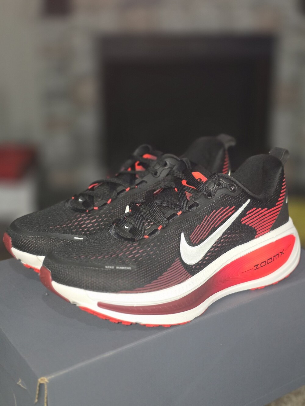 Nike Vomero 18 Black Bright Crimson Team Red Summit White NEW
